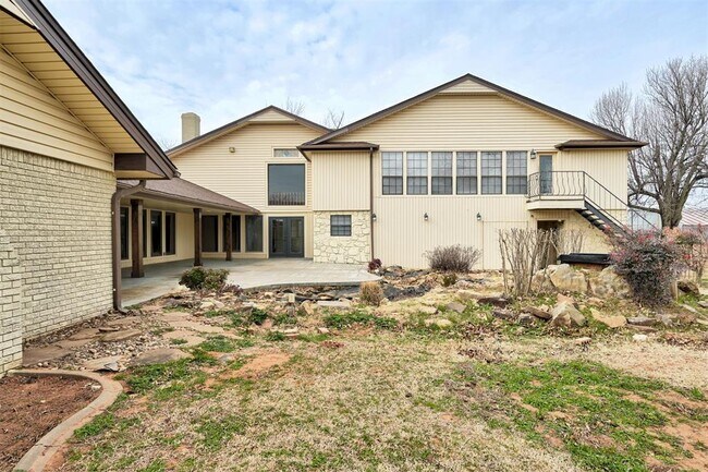 Building Photo - 1839 E Pleasantview Ln