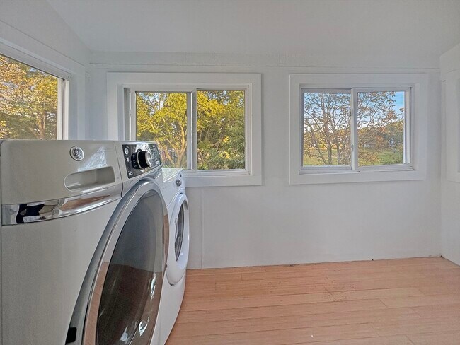 Building Photo - 64 Goodenough St