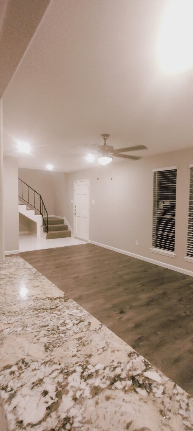 Building Photo - 6207 Woodvale Dr