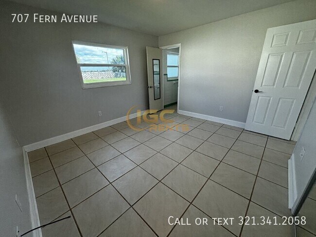 Building Photo - 707 Fern Ave