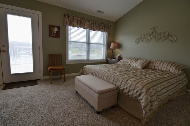 Building Photo - 12368 Bridgeview Dr N