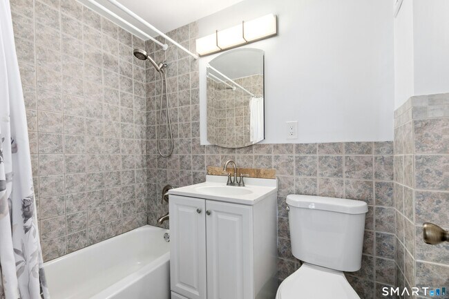 Building Photo - 71 Strawberry Hill Ave