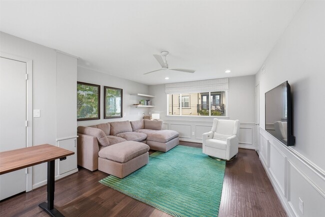 Building Photo - 2310 Steel St