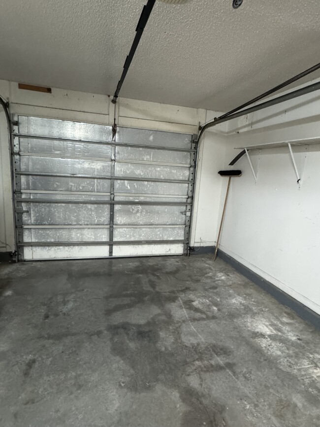 Building Photo - 716 Lilly Naz Ln