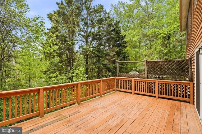 Building Photo - 1382 Almond Dr