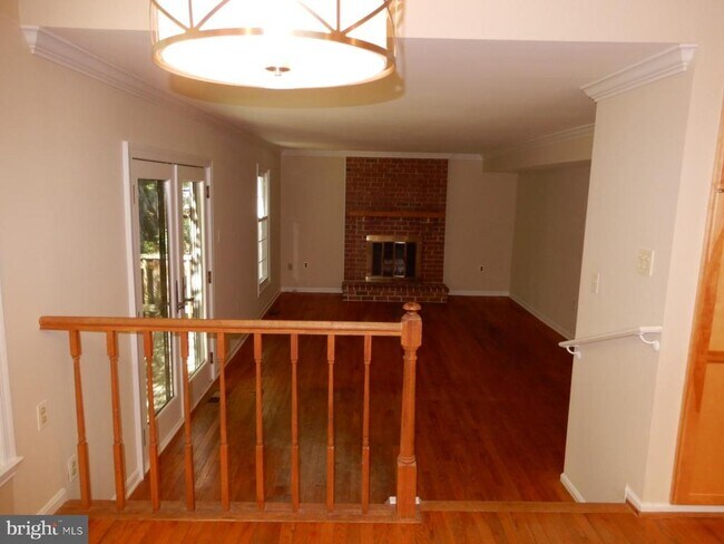 Building Photo - 7014 Maple Tree Ln