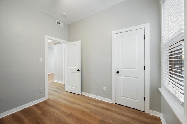 Building Photo - 3966 W Grand Ave