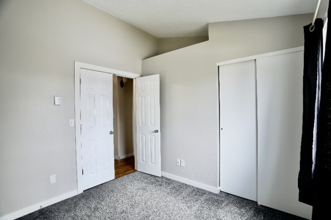 Building Photo - 3193 17th St S