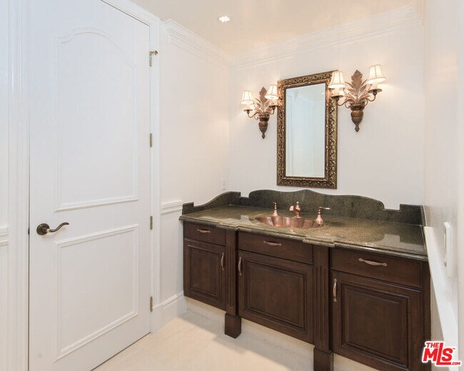 Building Photo - 3016 Elvido Dr