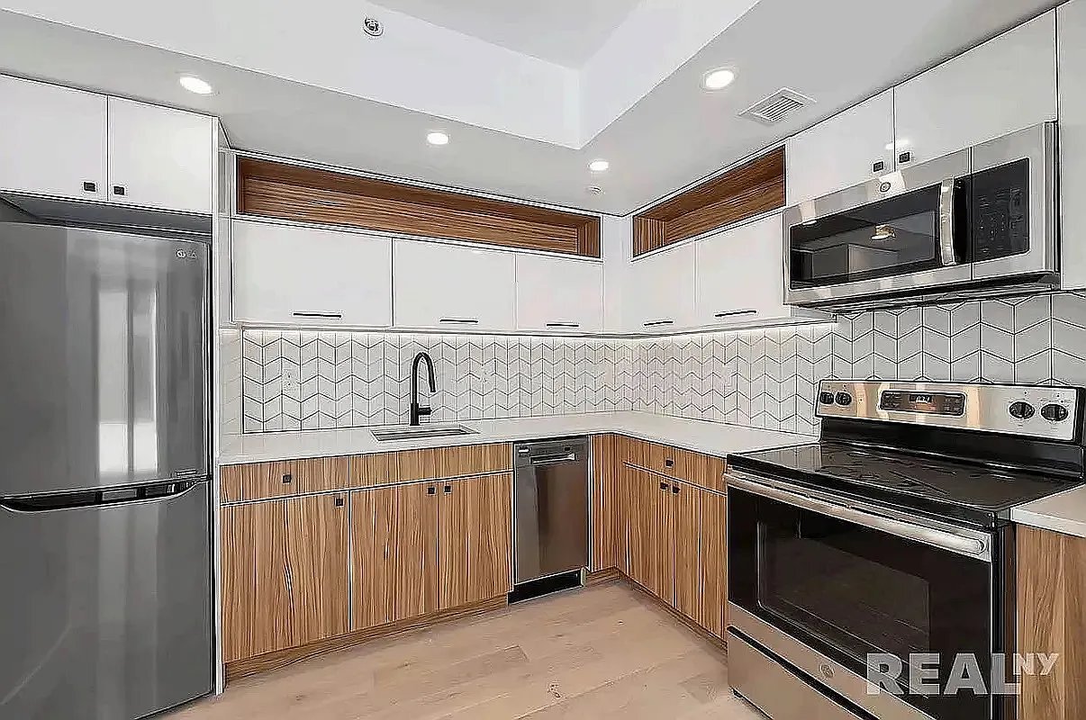 Building Photo - 60 W 125th St