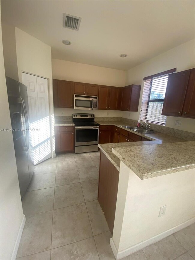 Building Photo - 17460 SW 153rd Ave