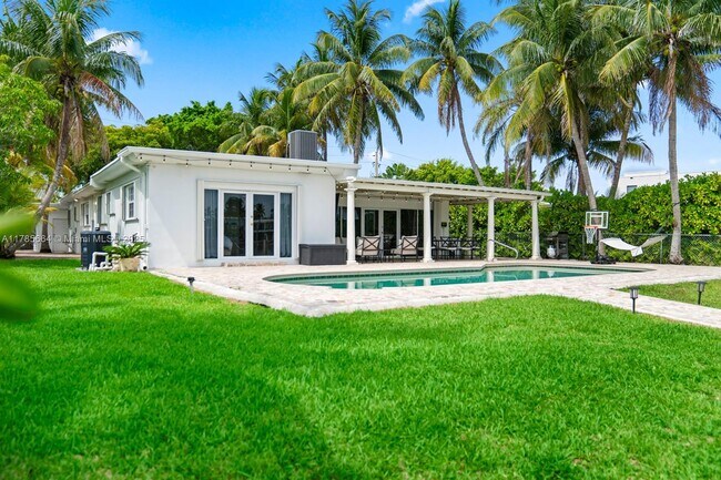 Building Photo - 275 N Shore Dr