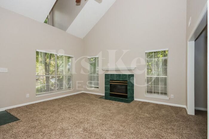 Building Photo - 2935 Canary Ct