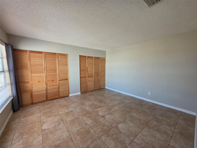 Building Photo - 5282 SE 43rd Trce