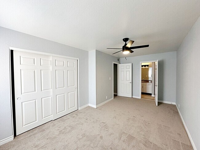 Building Photo - 2 BEDROOM 2 BATH FULLY REMODELED CONDO IN ...