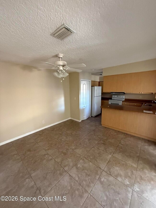 Building Photo - 1965 Dipol Courtway