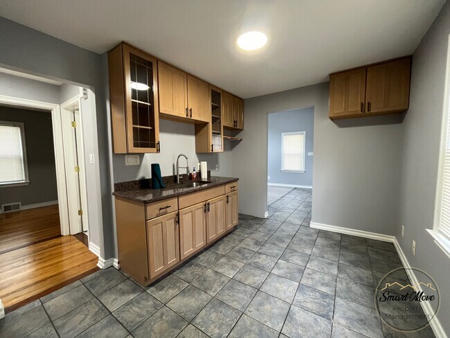 Primary Photo - 22507 Sharrow Ave