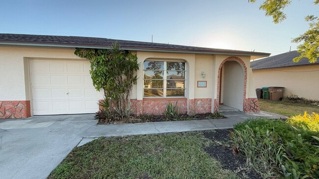 Building Photo - 2823-2825 SW Santa Barbara Pl