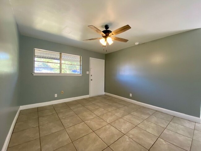 Building Photo - Newly Renovated 3 Bedroom 1.5 Bath Home in...