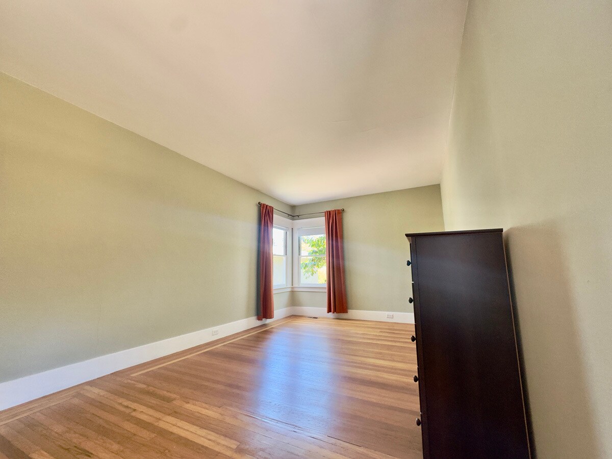 Building Photo - 2309 Derby St