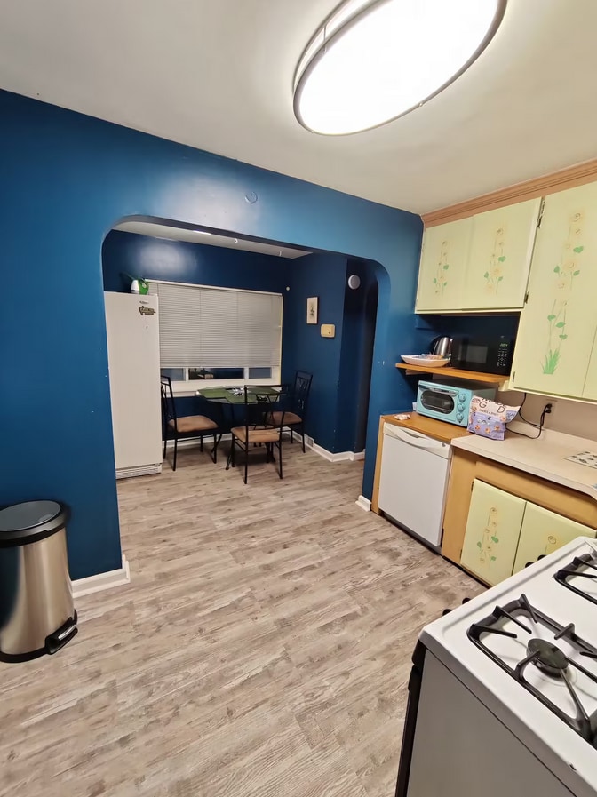 Building Photo - 160 Azalea Rd