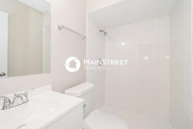 Building Photo - 3 Bedroom Pet-Friendly Home in orange park...