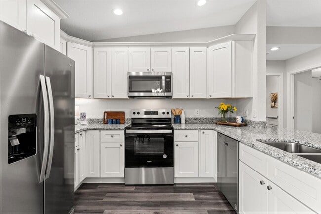 Building Photo - 3229 Dolphin Dr