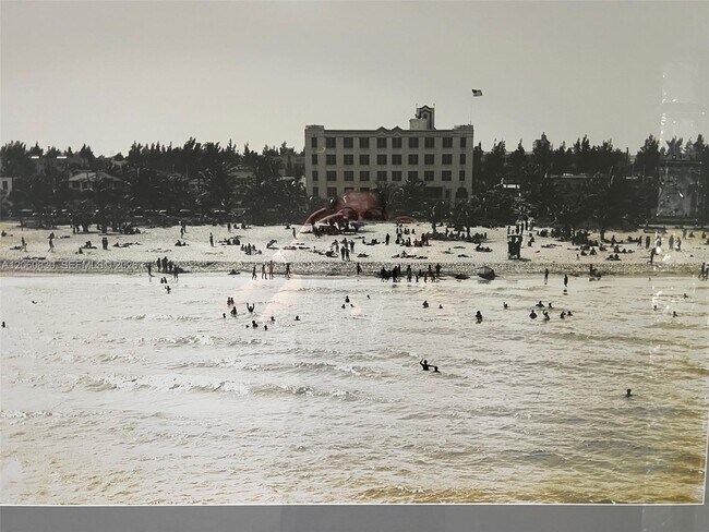 Building Photo - 1390 Ocean Dr