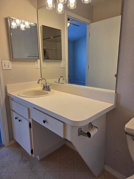 Master bath - 682 Green Valley Rd