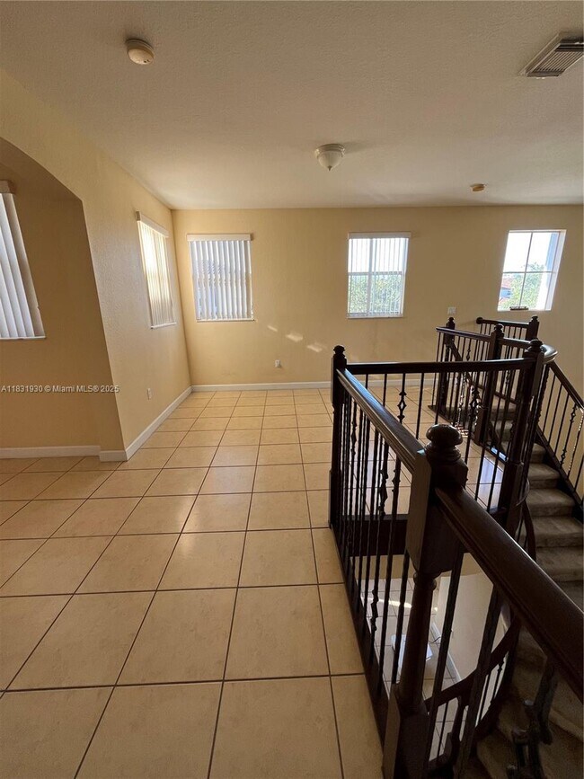 Building Photo - 9140 SW 153rd Ave