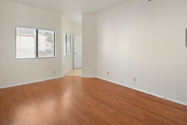 Building Photo - 4339 Nobel Dr
