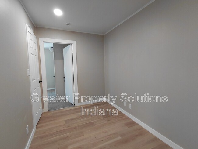 Building Photo - 506 Parkside Ave