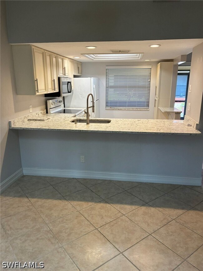 Building Photo - 2074 Pine Isle Ln