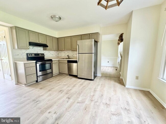 Building Photo - 501 Falcon Dr