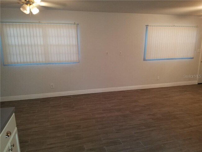 Building Photo - 1601 E Mulberry Dr