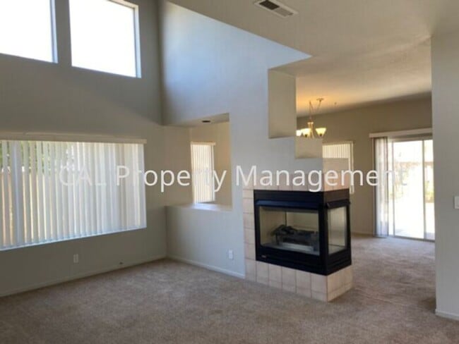 Building Photo - 3 Bedroom home in Gated Community of Las P...