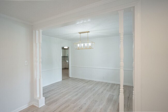Building Photo - 3120 Edinburgh Dr