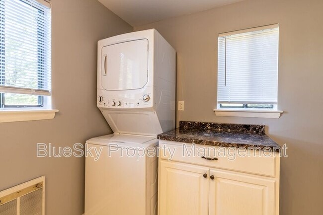 Building Photo - 1100 Wolf Trap Rd