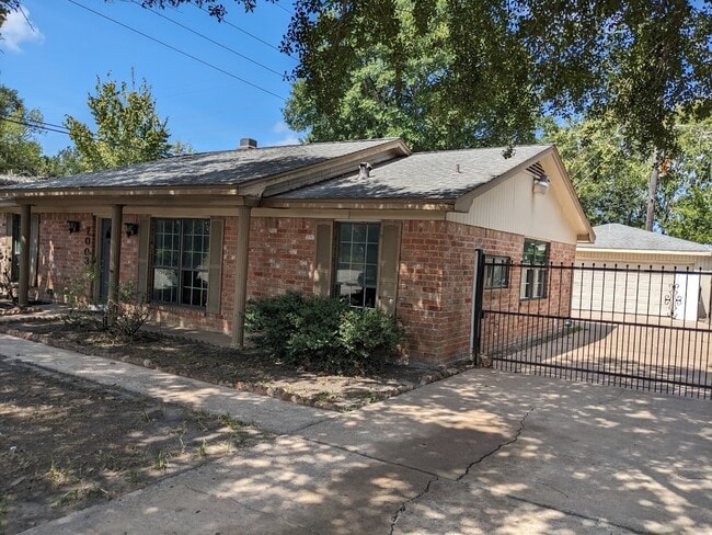 Building Photo - 7003 Livery Ln