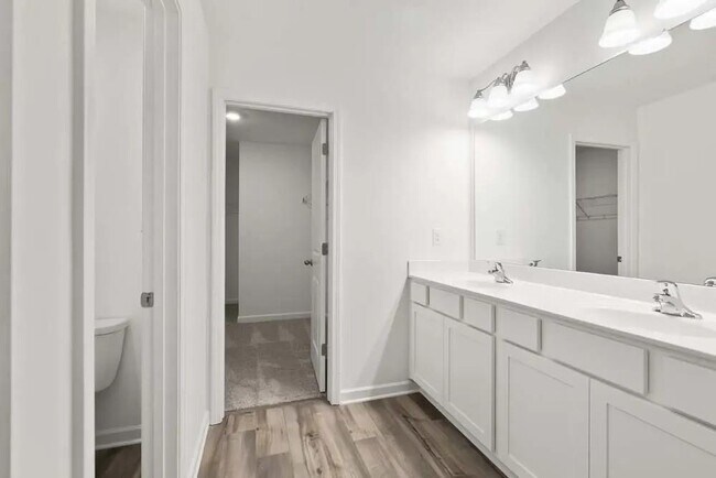 Building Photo - 2076 Boxwood Cir