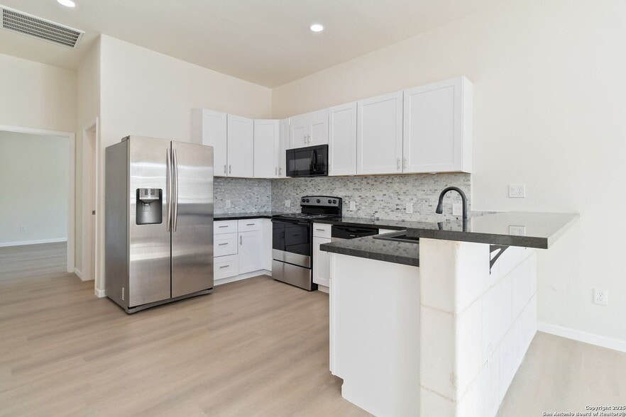 Building Photo - 324 Ridgerock Dr