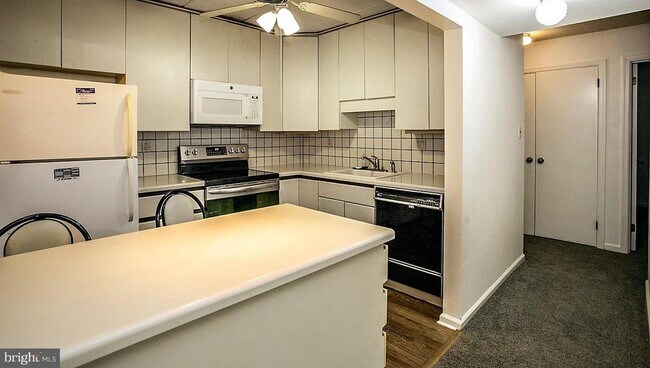 Building Photo - 154 Woodstream Dr