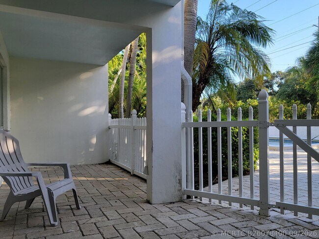Building Photo - 1727 Jimmy Buffett Mem Hwy