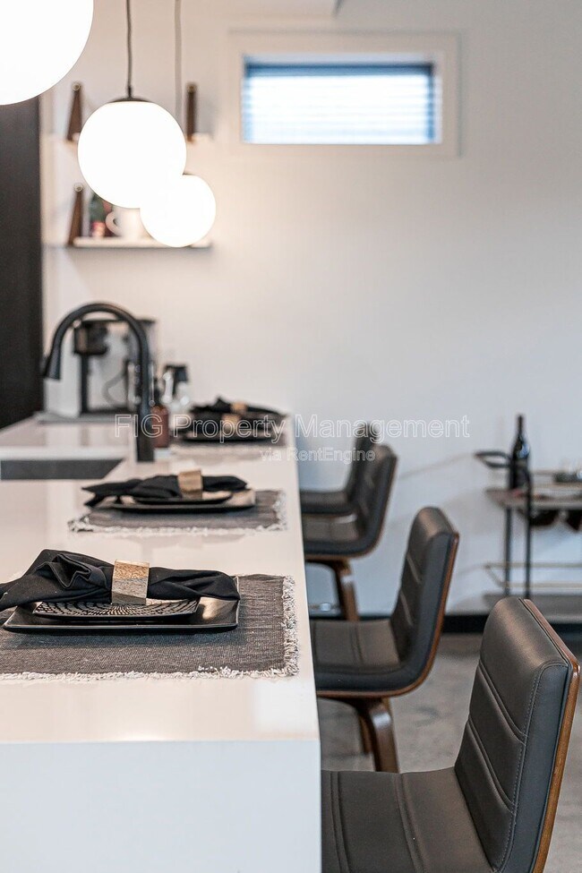 Building Photo - 3415 N Broadway