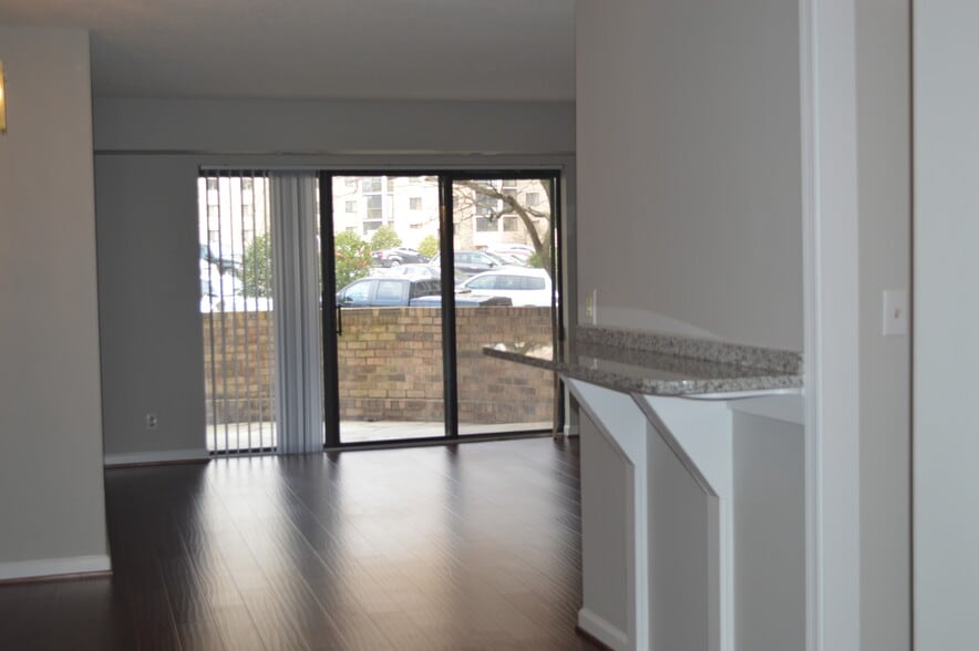 Building Photo - 5904 Mount Eagle Dr