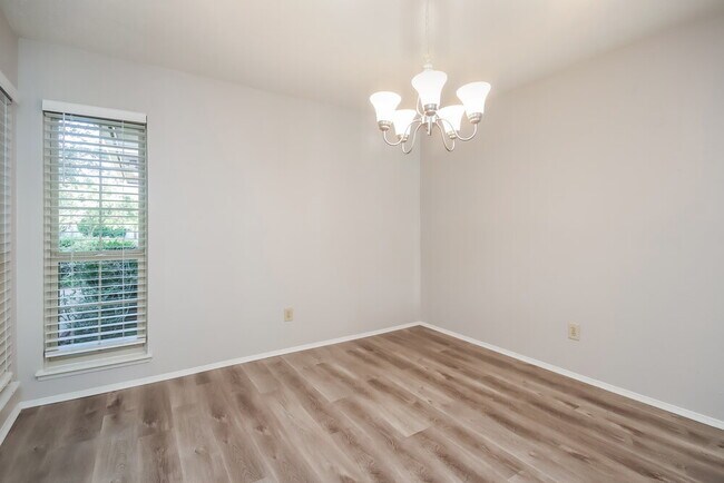 Building Photo - 6310 W Ridgecreek Dr