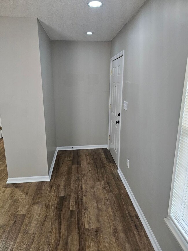 Building Photo - 1737 Moses Ave