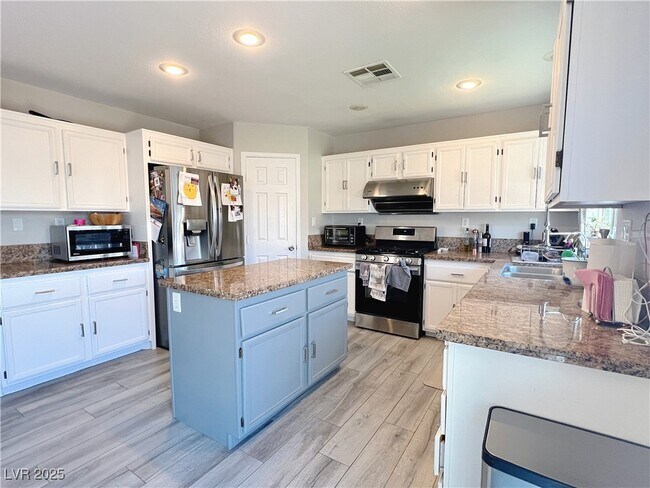 Building Photo - 10023 Canyon Hills Ave