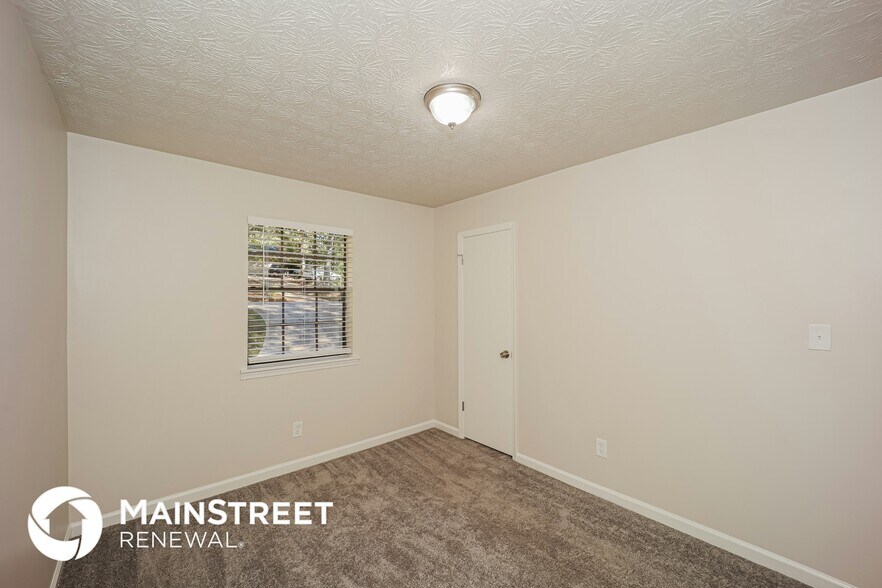 Building Photo - 140 Hunt Ridge Dr