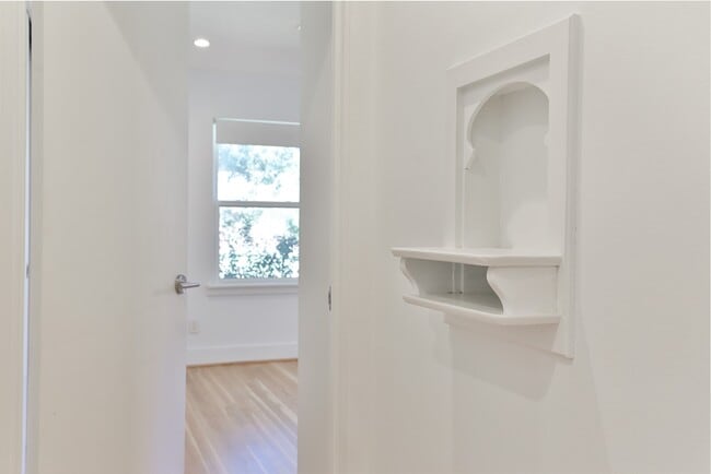 Building Photo - 4613 Libbey Dr